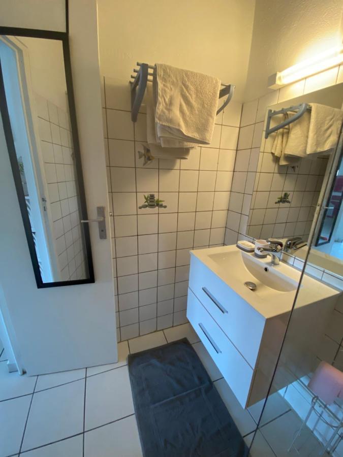 Appartements: plage&commerces à 200m Sainte-Anne  Extérieur photo