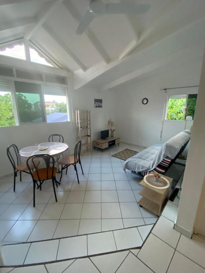 Appartements: plage&commerces à 200m Sainte-Anne  Extérieur photo