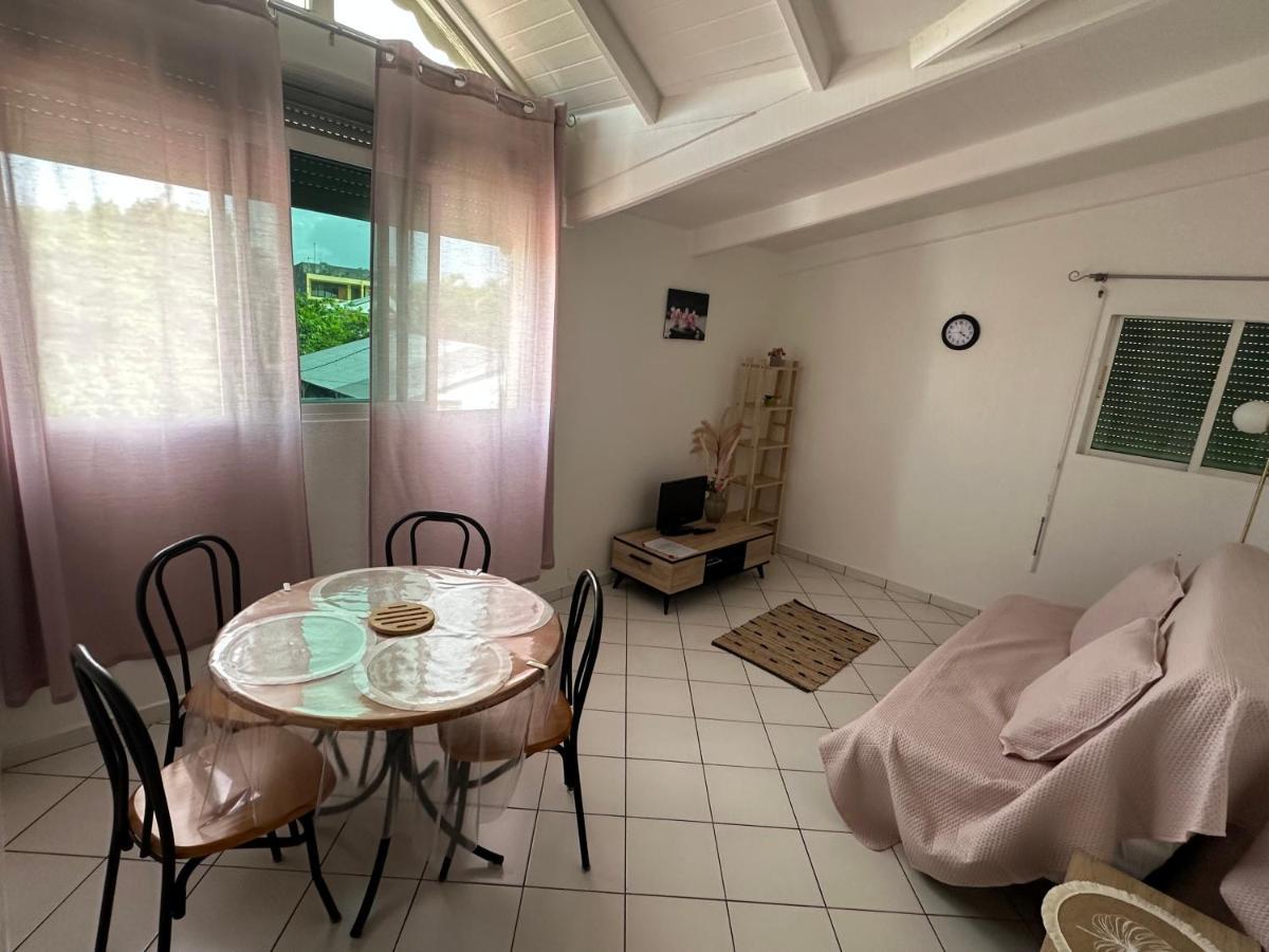 Appartements: plage&commerces à 200m Sainte-Anne  Extérieur photo